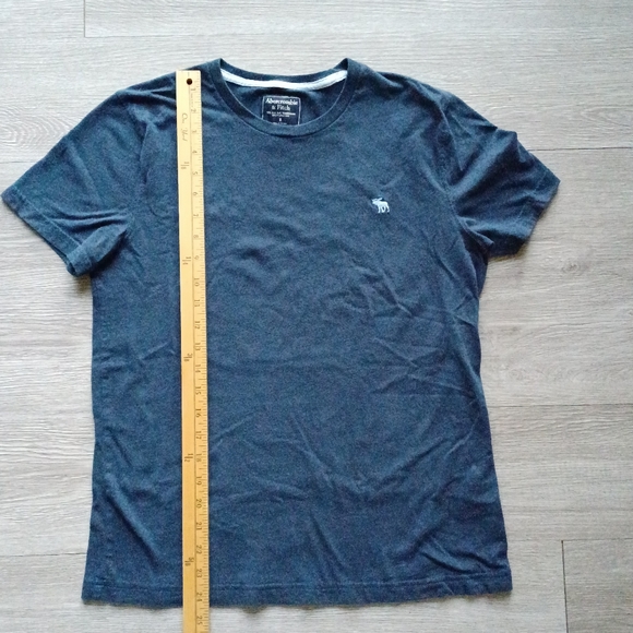 ⬇️ Clearance Abercrombie & Fitch Navy w/ Light Blue Moose Short Sleeve T Shirt - Picture 6 of 10